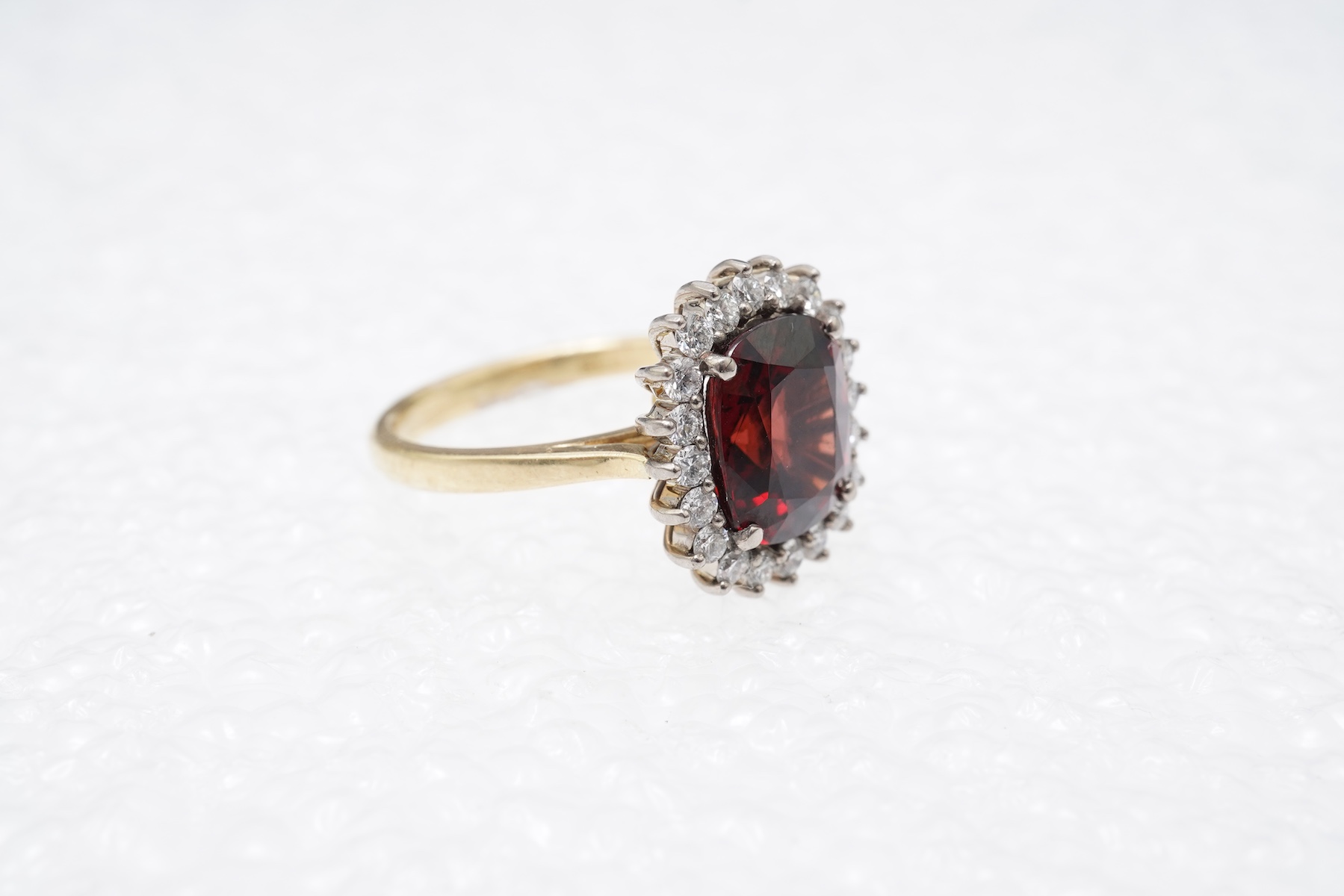 An attractive spinel and diamond cluster ring